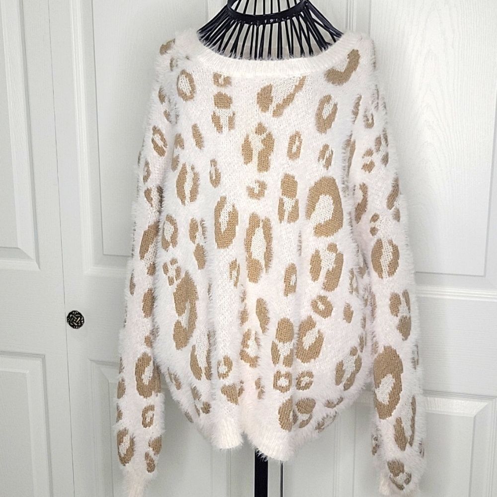 Leopard Print Fuzzy Sweater - White and Tan